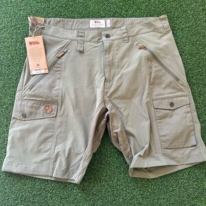 Men’s Fjallraven Abisko Shorts Mens US 37 EU 54 light olive green NWT